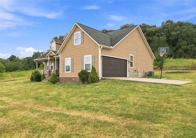 Photo 3 of Single family home for sale at 15165 Kelly Mountain Rd, Prairie Grove, AR 72753 | MLS# 1360081 | Listing updated on 2026-09-01