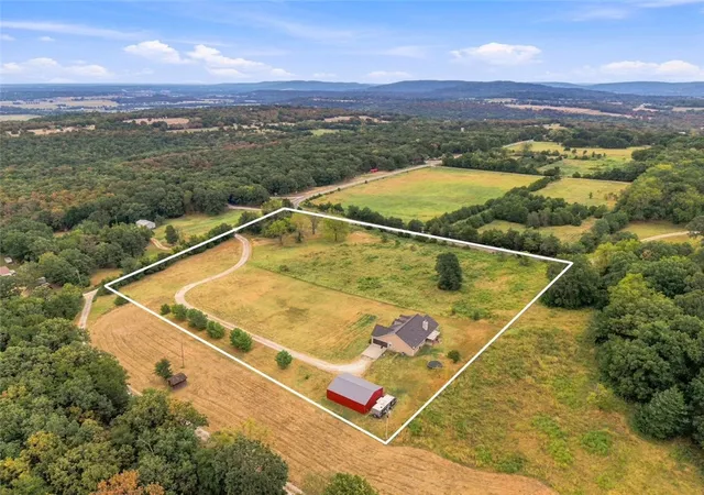 Photo 4 of Single family home for sale at 15165 Kelly Mountain Rd, Prairie Grove, AR 72753 | MLS# 1360081 | Listing updated on 2026-09-01