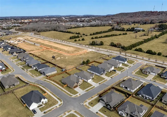 Photo 4 of Sale Pending at 4270 W Buckaroo St, Fayetteville, AR 72704 | MLS# 1359909 | Listing updated on 2026-10-19