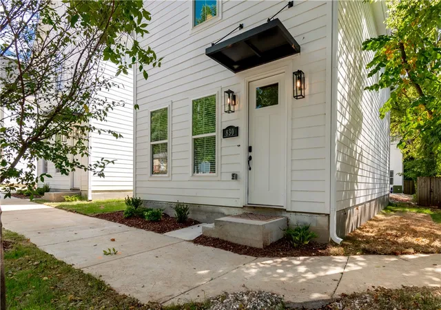 Photo 2 of Single family home for sale at 830 S Wood Ave, Fayetteville, AR 72701 | MLS# 1359545 | Listing updated on 2026-09-08