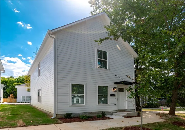 Photo 3 of Single family home for sale at 830 S Wood Ave, Fayetteville, AR 72701 | MLS# 1359545 | Listing updated on 2026-09-08