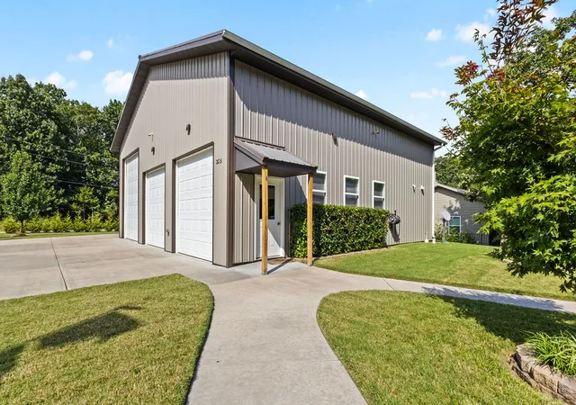 Photo 3 of Single family home for sale at 325 Lakeland Avenue, Hollister, MO 65672 | MLS# 1359942 | Listing updated on 2026-09-14