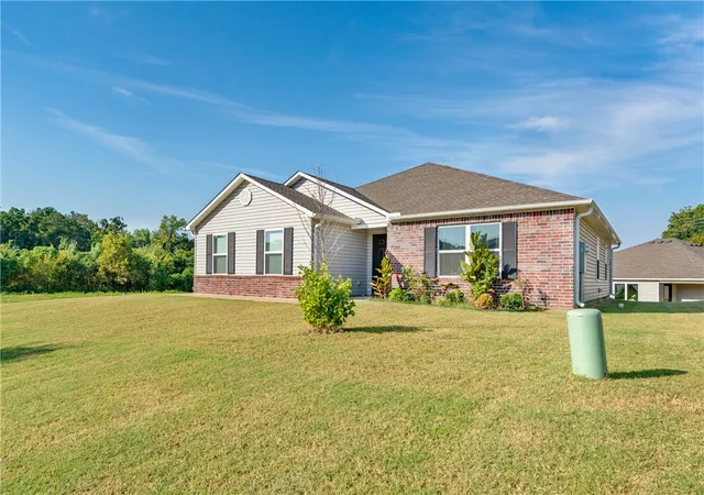 Photo 2 of Single family home for sale at 7204 Sw Chalkstone Rd, Bentonville, AR 72713 | MLS# 1359653 | Listing updated on 2026-09-09