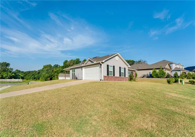 Photo 3 of Single family home for sale at 7204 Sw Chalkstone Rd, Bentonville, AR 72713 | MLS# 1359653 | Listing updated on 2026-09-09