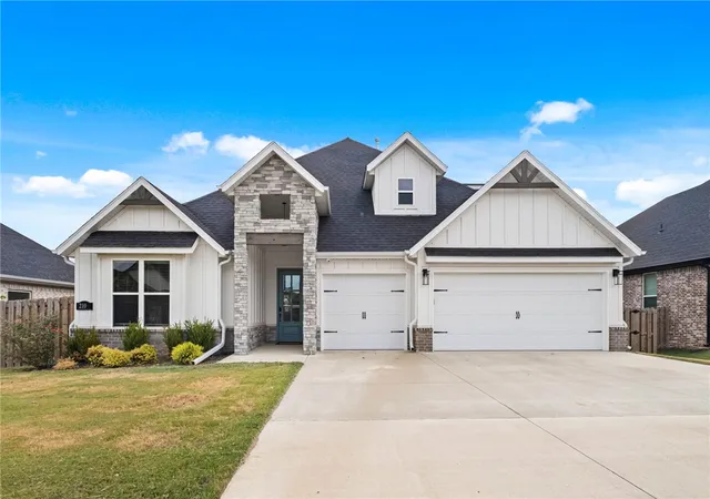 Photo 1 of Single family home for sale at 2104 Crandall Rd, Pea Ridge, AR 72751 | MLS# 1360012 | Listing updated on 2026-09-02