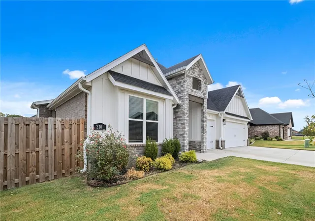 Photo 2 of Single family home for sale at 2104 Crandall Rd, Pea Ridge, AR 72751 | MLS# 1360012 | Listing updated on 2026-09-02