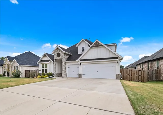 Photo 3 of Single family home for sale at 2104 Crandall Rd, Pea Ridge, AR 72751 | MLS# 1360012 | Listing updated on 2026-09-02