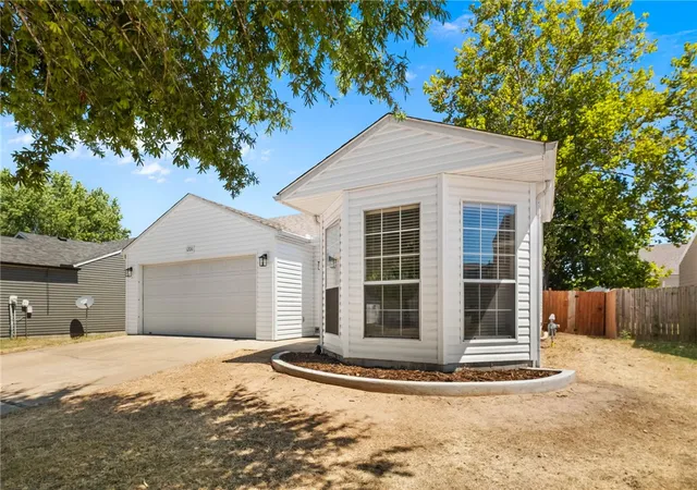 Photo 2 of Single family home for sale at 1206 Cresent St, Bentonville, AR 72712 | MLS# 1360198 | Listing updated on 2026-09-08