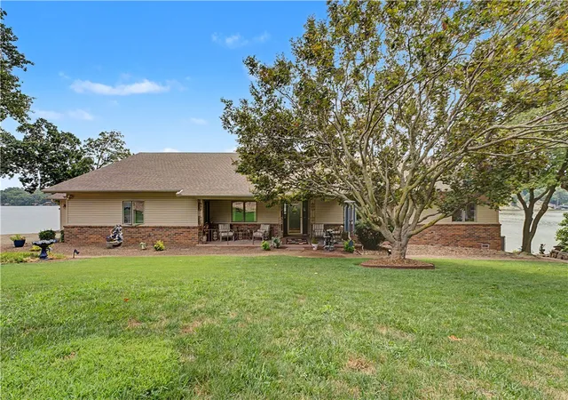 Photo 3 of Sale Pending at 10 Lois Ln, Bella Vista, AR 72715 | MLS# 1359537 | Listing updated on 2026-09-03