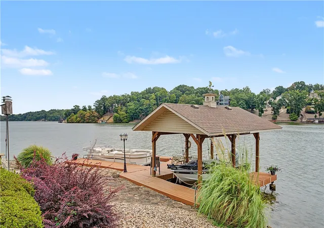 Photo 4 of Sale Pending at 10 Lois Ln, Bella Vista, AR 72715 | MLS# 1359537 | Listing updated on 2026-09-03
