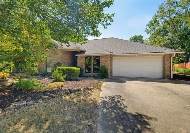 Photo 1 of Sale Pending at 104 S Pleasant Ridge Dr, Rogers, AR 72756 | MLS# 1360115 | Listing updated on 2026-09-03
