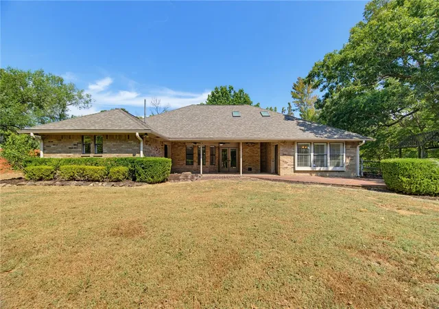 Photo 2 of Sale Pending at 104 S Pleasant Ridge Dr, Rogers, AR 72756 | MLS# 1360115 | Listing updated on 2026-09-03