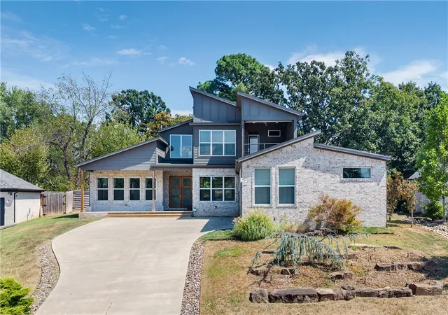 Photo 1 of Single family home for sale at 2252 N Windswept Ln, Fayetteville, AR 72703 | MLS# 1360086 | Listing updated on 2026-09-14