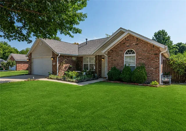 Photo 1 of Sale Pending at 838 S Regency Dr, Fayetteville, AR 72701 | MLS# 1359974 | Listing updated on 2026-08-28