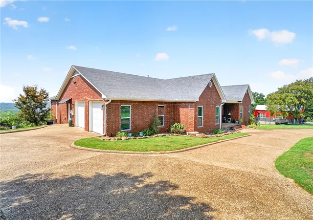 Photo 3 of Sale Pending at 3268 Crow Mountain Rd, Russellville, AR 72802 | MLS# 1359606 | Listing updated on 2026-08-29