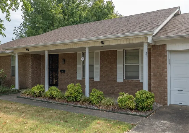 Photo 3 of Single family home for sale at 811 Crestwood St, Springdale, AR 72762 | MLS# 1360217 | Listing updated on 2026-09-13
