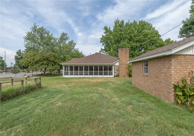 Photo 3 of Single family home for sale at 811 Crestwood St, Springdale, AR 72762 | MLS# 1360217 | Listing updated on 2026-09-13