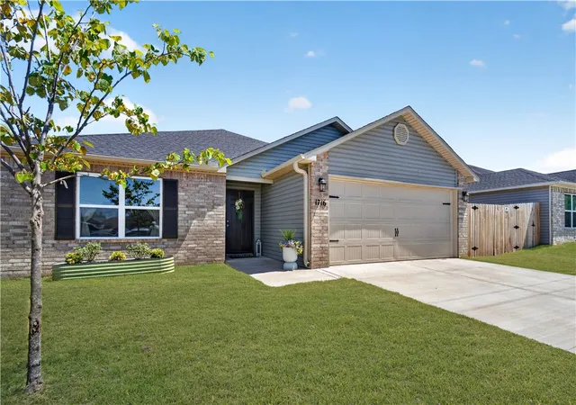 Photo 2 of Single family home for sale at 1716 Ace Ave, Gentry, AR 72734 | MLS# 1360129 | Listing updated on 2026-09-18