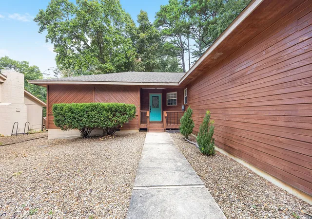 Photo 3 of Sale Pending at 7 Mansfield Dr, Bella Vista, AR 72714 | MLS# 1360107 | Listing updated on 2026-09-07