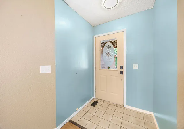 Photo 3 of Sale Pending at 7 Mansfield Dr, Bella Vista, AR 72714 | MLS# 1360107 | Listing updated on 2026-09-07