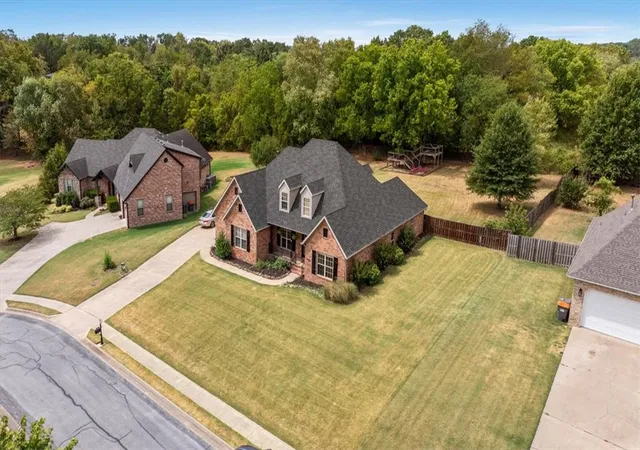 Photo 2 of Single family home for sale at 985 Aylesbury Ln, Cave Springs, AR 72718 | MLS# 1359178 | Listing updated on 2026-10-18