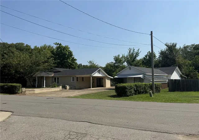 Single family home for sale at 505 N Carter St, Clarksville, AR 72830 | MLS# 1360277