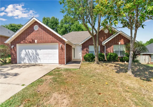 Photo 2 of Sale Pending at 4906 Hawthorne Wy, Springdale, AR 72762 | MLS# 1360238 | Listing updated on 2026-08-29