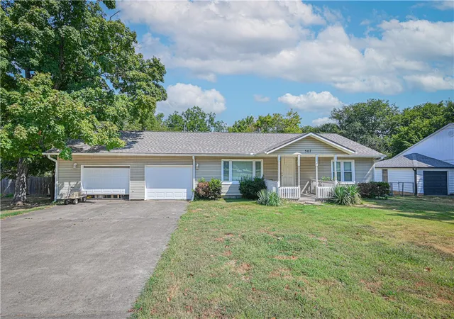 Photo 1 of Single family home for sale at 507 E Helena St, Siloam Springs, AR 72761 | MLS# 1360276 | Listing updated on 2026-09-05