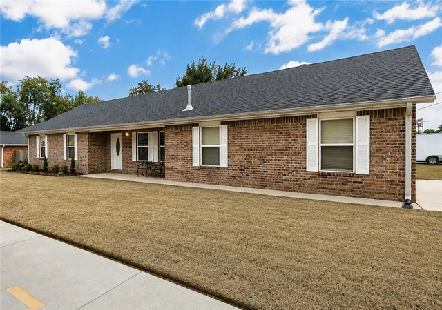 Photo 1 of Single family home for sale at 553 Sw Dallas St, Gravette, AR 72736 | MLS# 1360102 | Listing updated on 2026-09-20