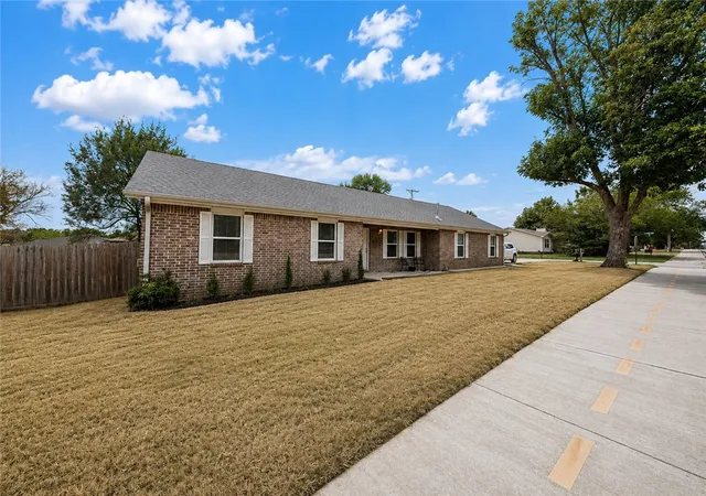 Photo 2 of Single family home for sale at 553 Sw Dallas St, Gravette, AR 72736 | MLS# 1360102 | Listing updated on 2026-09-20