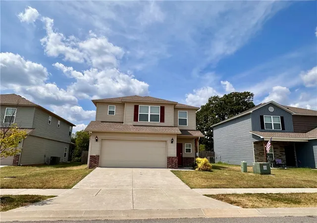 Photo 2 of Single family home for sale at 883 Sparrow Cir, Fayetteville, AR 72701 | MLS# 1360310 | Listing updated on 2026-08-28