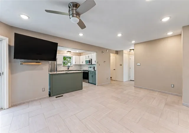 Photo 3 of Townhouse for sale at 2411 N Bronze Tree Dr, Fayetteville, AR 72703 | MLS# 1360018 | Listing updated on 2026-10-21