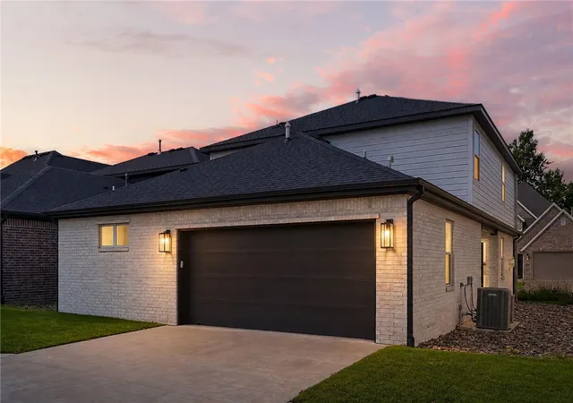 Photo 4 of Sale Pending at 5205 S Brookhaven St, Rogers, AR 72758 | MLS# 1360246 | Listing updated on 2026-10-07