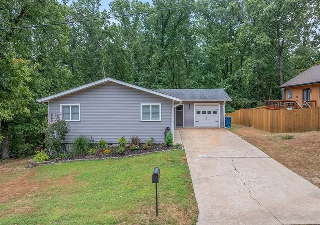 Photo 3 of Single family home for sale at 2 Purfleet Dr, Bella Vista, AR 72715 | MLS# 1360073 | Listing updated on 2026-09-09