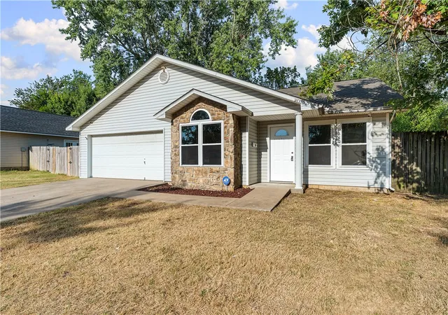 Photo 2 of Single family home for sale at 1000 Arrowwood Ln, Siloam Springs, AR 72761 | MLS# 1360328 | Listing updated on 2026-08-28