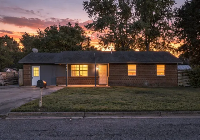 Photo 1 of Single family home for sale at 2401 N Jill Cir, Springdale, AR 72762 | MLS# 1358441 | Listing updated on 2026-10-13