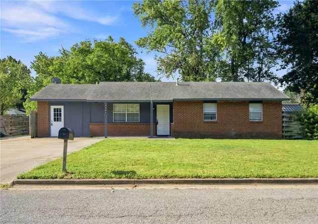 Photo 3 of Single family home for sale at 2401 N Jill Cir, Springdale, AR 72762 | MLS# 1358441 | Listing updated on 2026-10-13
