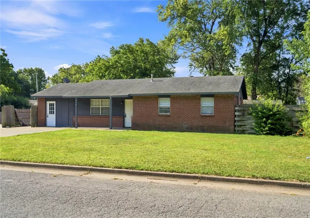 Photo 4 of Single family home for sale at 2401 N Jill Cir, Springdale, AR 72762 | MLS# 1358441 | Listing updated on 2026-10-13