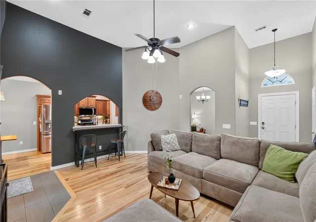Photo 3 of Single family home for sale at 6 Burns Cir, Bella Vista, AR 72714 | MLS# 1360257 | Listing updated on 2026-10-06
