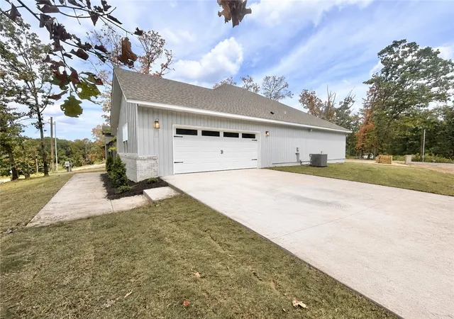 Photo 2 of Single family home for sale at 155 Kinross Dr, Bella Vista, AR 72715 | MLS# 1359870 | Listing updated on 2026-09-14