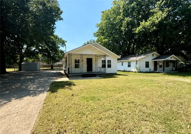 Photo 3 of Single family home for sale at 216 E St, Russellville, AR 72801 | MLS# 1360397 | Listing updated on 2026-09-01