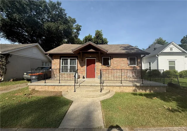 Photo 1 of Single family home for sale at 406 S Denver Ave, Russellville, AR 72801 | MLS# 1360370 | Listing updated on 2026-08-28