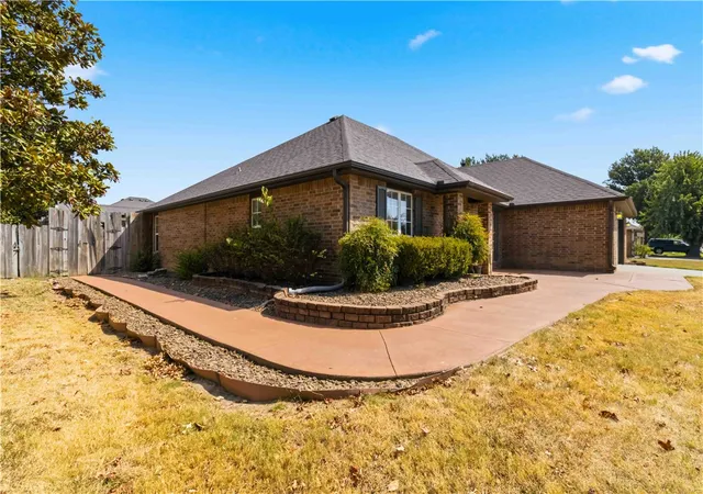 Photo 2 of Single family home for sale at 3603 W Hemlock St, Rogers, AR 72756 | MLS# 1360040 | Listing updated on 2026-10-21
