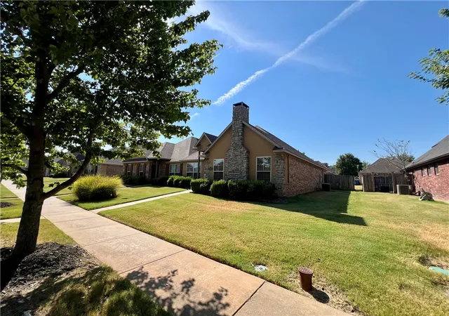 Photo 3 of Single family home for sale at 3111 Stoneway Ave, Bentonville, AR 72713 | MLS# 1359849 | Listing updated on 2026-09-04