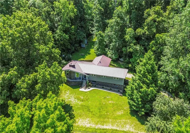 Photo 2 of Single family home for sale at 8173 Spanker Creek Rd, Bentonville, AR 72712 | MLS# 1359830 | Listing updated on 2026-08-28
