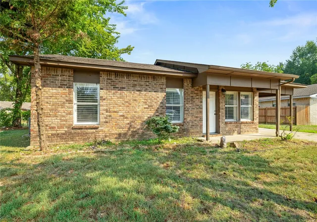 Single family home for sale at 102 Chippewa Trl, Greenwood, AR 72936 | MLS# 1360427