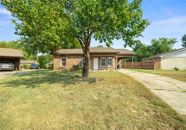 Photo 2 of Single family home for sale at 102 Chippewa Trl, Greenwood, AR 72936 | MLS# 1360427 | Listing updated on 2026-10-15