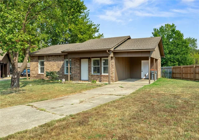 Photo 3 of Single family home for sale at 102 Chippewa Trl, Greenwood, AR 72936 | MLS# 1360427 | Listing updated on 2026-10-15