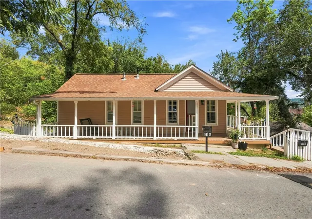 Single family home for sale at 35 Mountain St, Eureka Springs, AR 72632 | MLS# 1360233