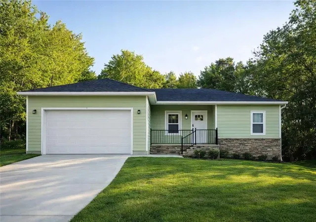Photo 1 of Sale Pending at 3 Reighton Cir, Bella Vista, AR 72714 | MLS# 1360004 | Listing updated on 2026-09-12